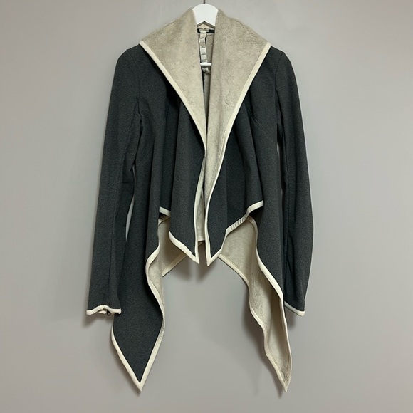 Lululemon Wrap Jacket Size 6 - Picture 2 of 8